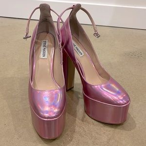 Metallic Pink Pump